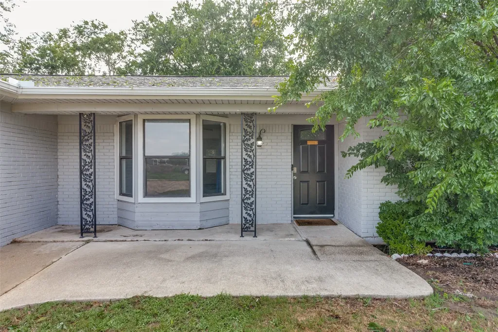 1904 Old Kirk Road Bedford TX 76022