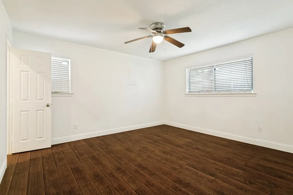1904 Old Kirk Road Bedford TX 76022