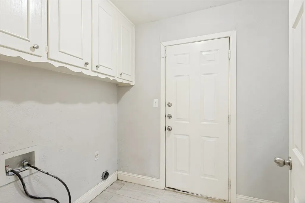 1904 Old Kirk Road Bedford TX 76022