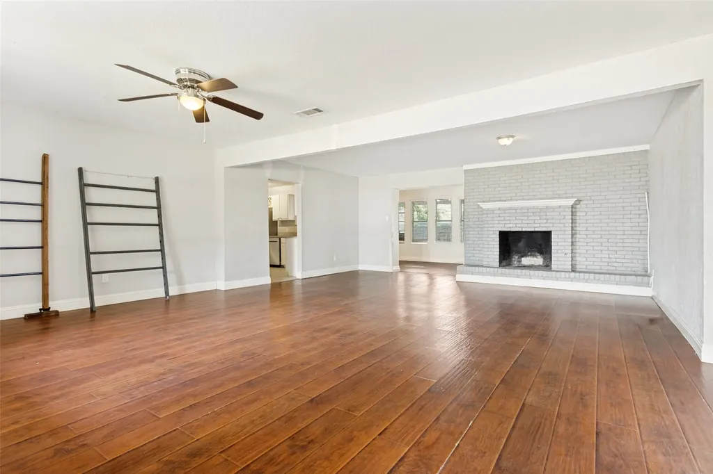 1904 Old Kirk Road Bedford TX 76022