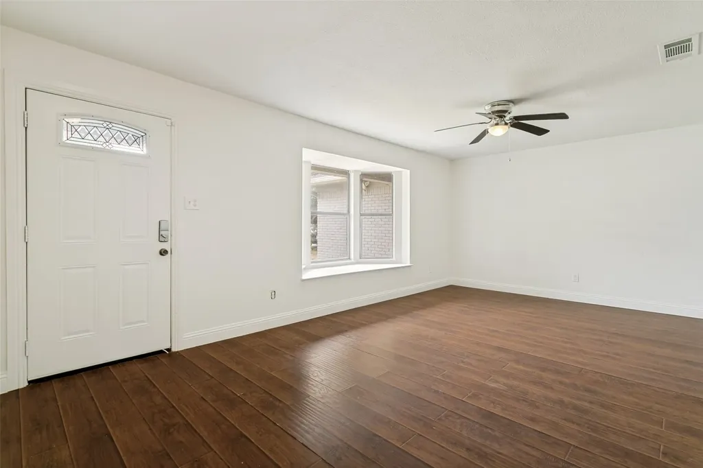 1904 Old Kirk Road Bedford TX 76022