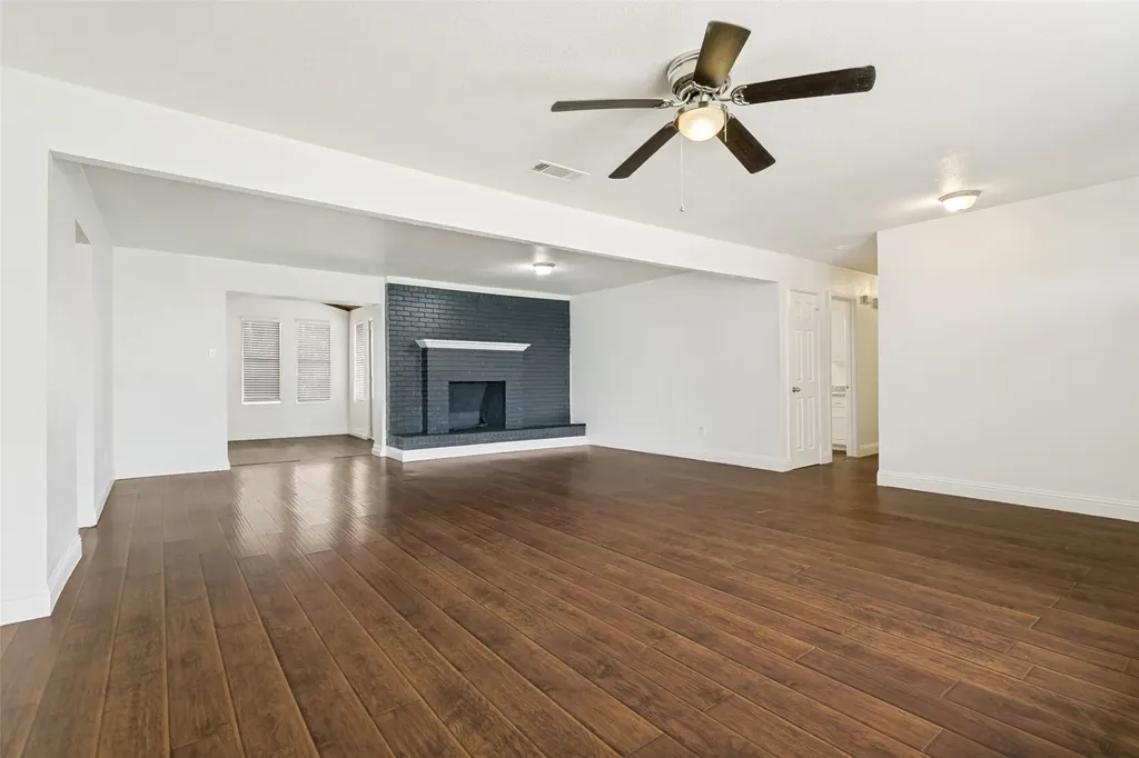 1904 Old Kirk Road Bedford TX 76022