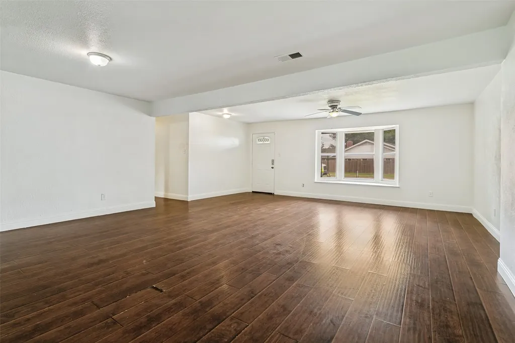 1904 Old Kirk Road Bedford TX 76022