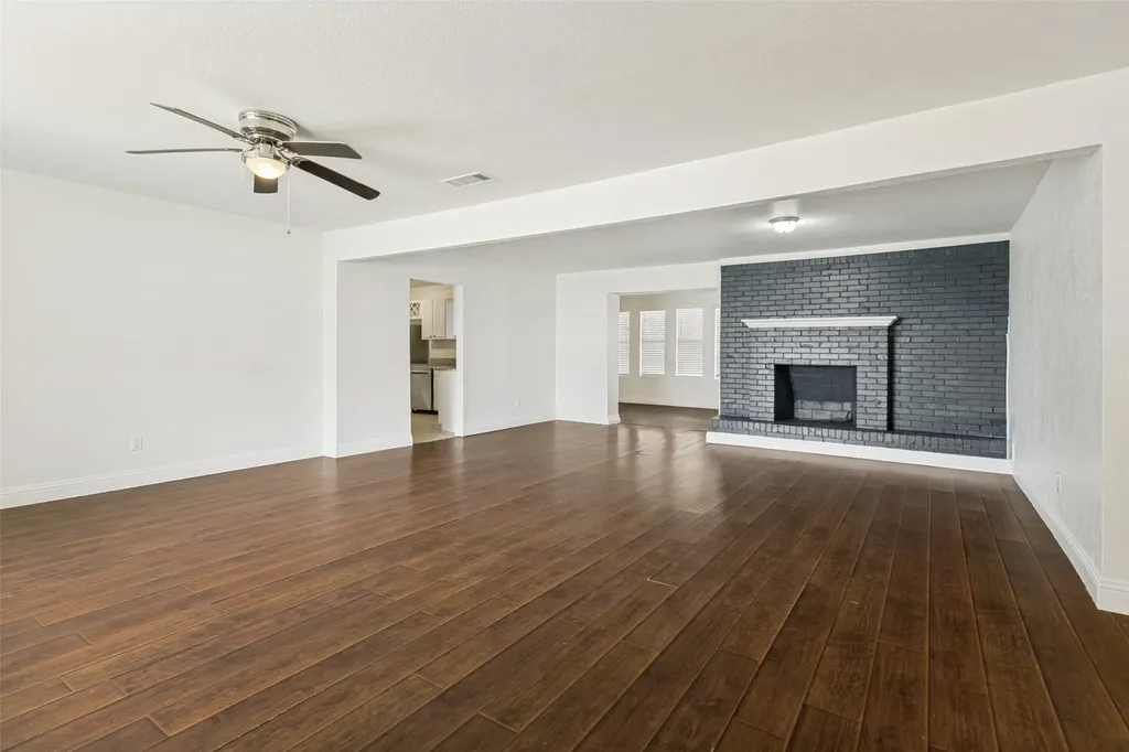 1904 Old Kirk Road Bedford TX 76022