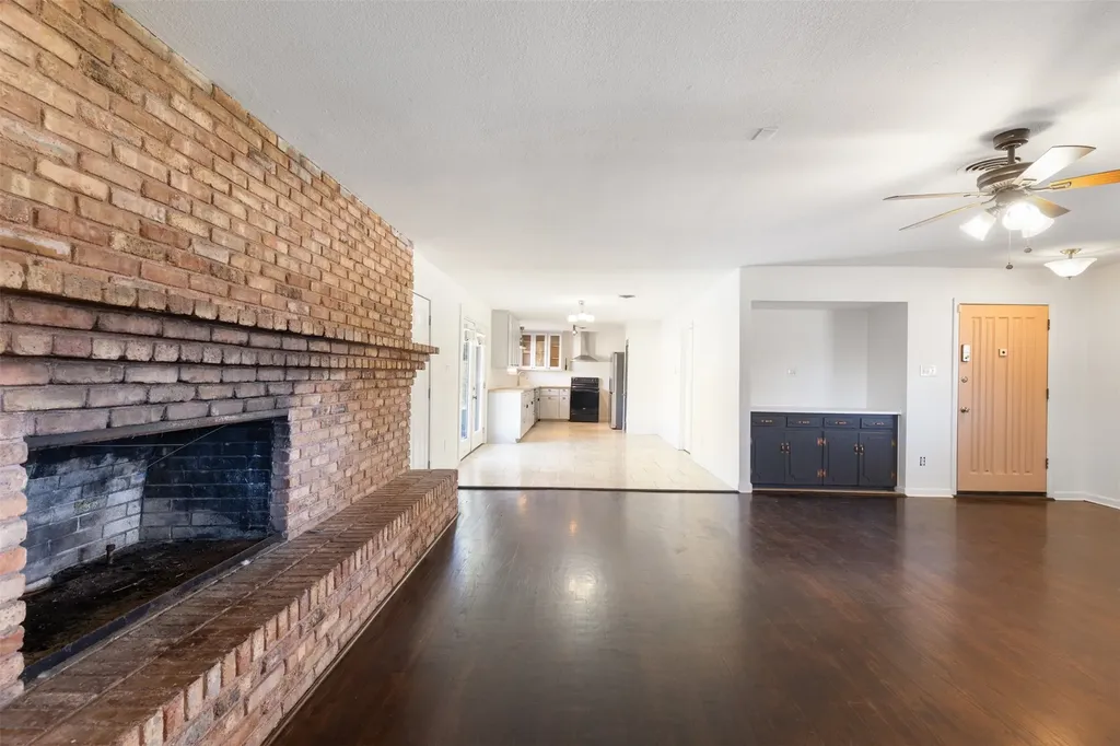 8619 Banff Drive Dallas TX 75243