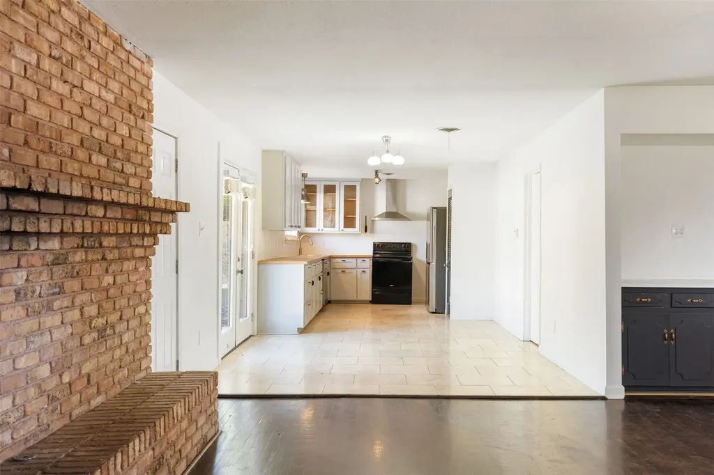8619 Banff Drive Dallas TX 75243