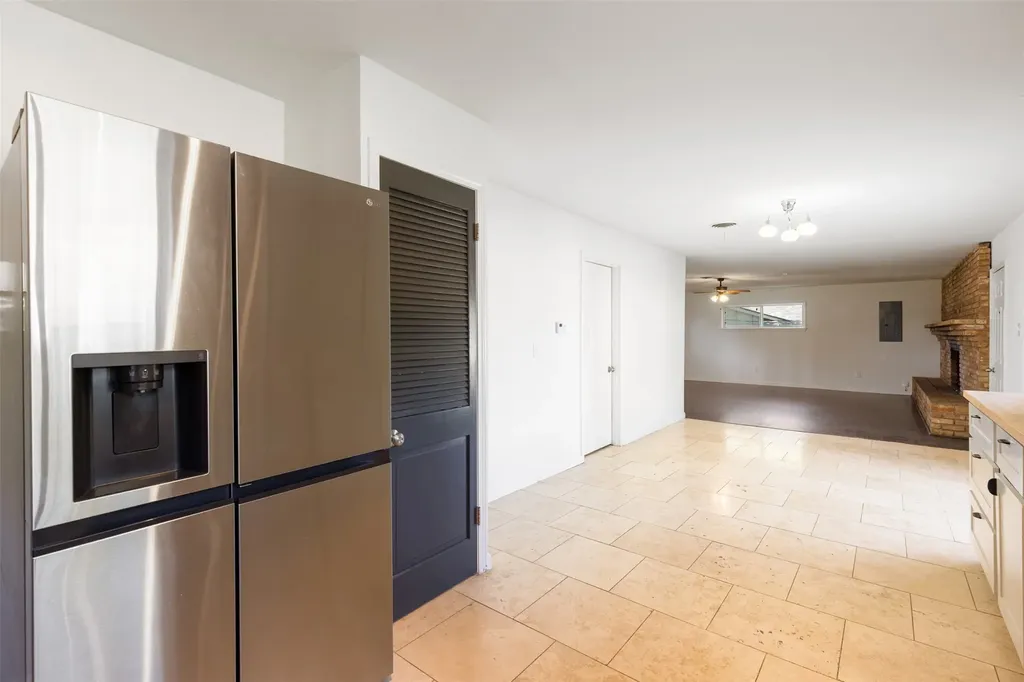 8619 Banff Drive Dallas TX 75243