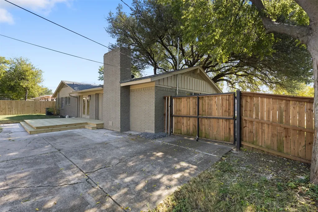 8619 Banff Drive Dallas TX 75243