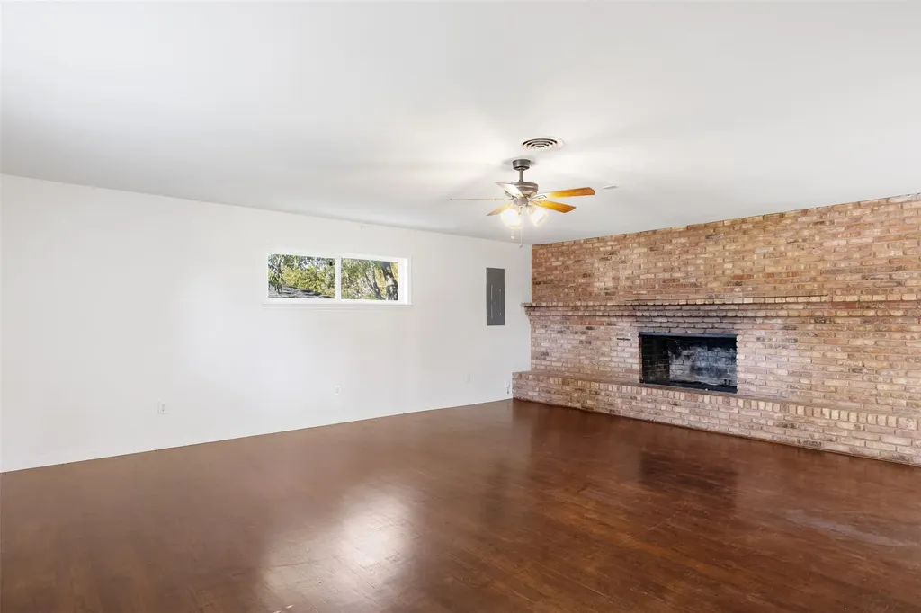 8619 Banff Drive Dallas TX 75243