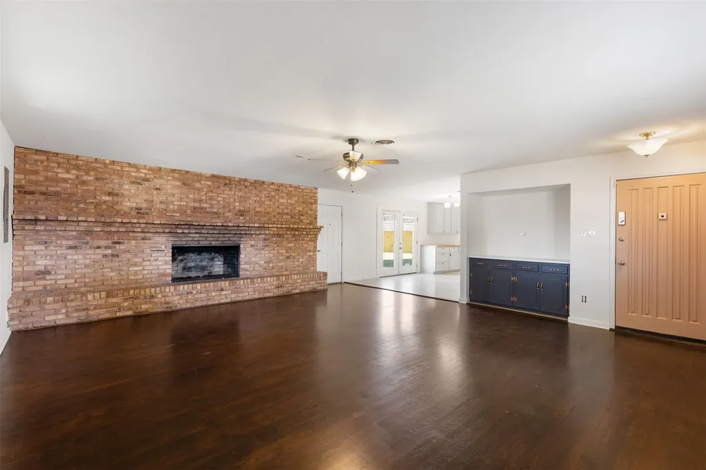 8619 Banff Drive Dallas TX 75243