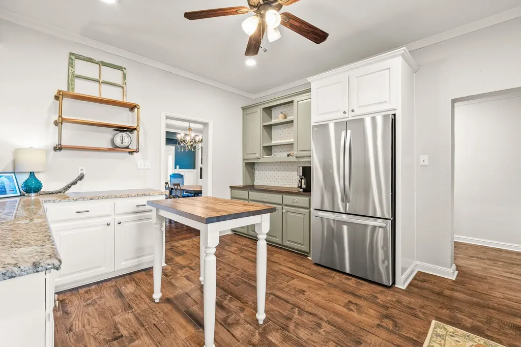 518 E College Street Gunter TX 75058