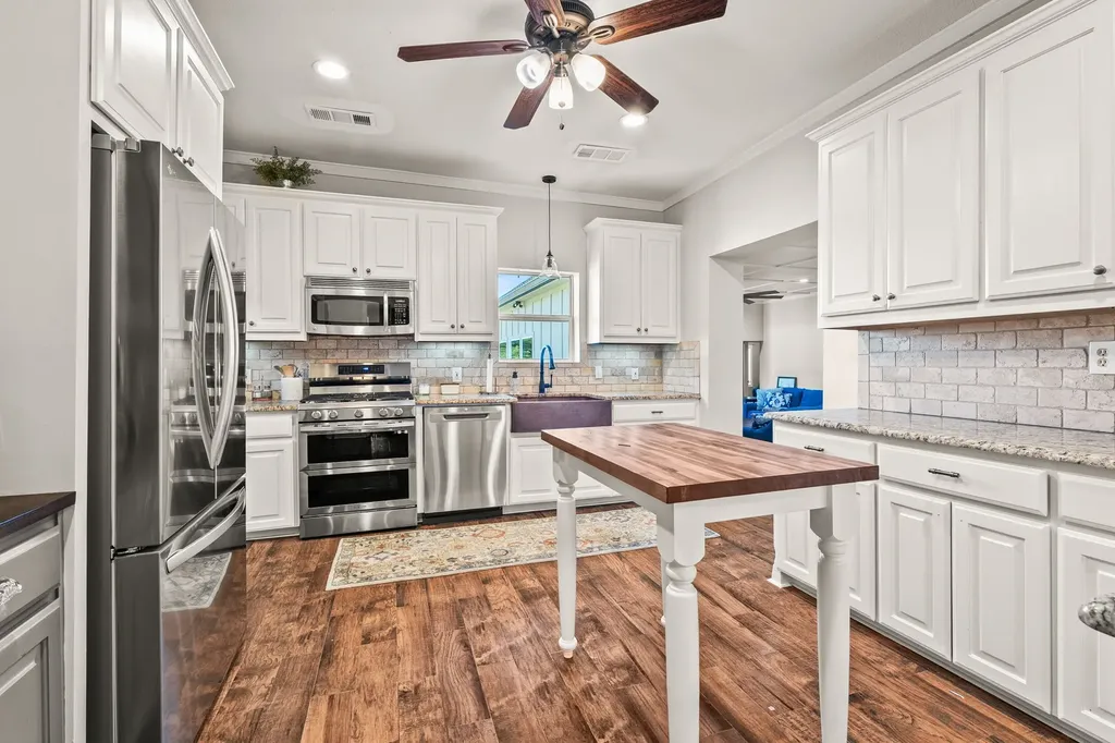 518 E College Street Gunter TX 75058