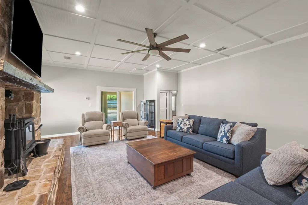 518 E College Street Gunter TX 75058