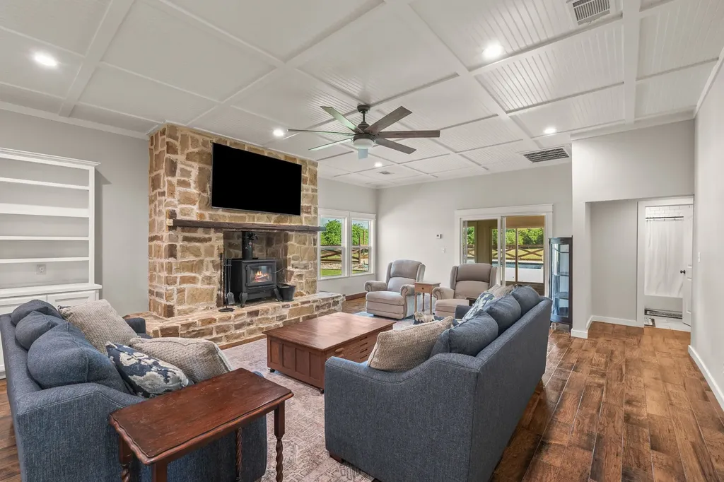 518 E College Street Gunter TX 75058