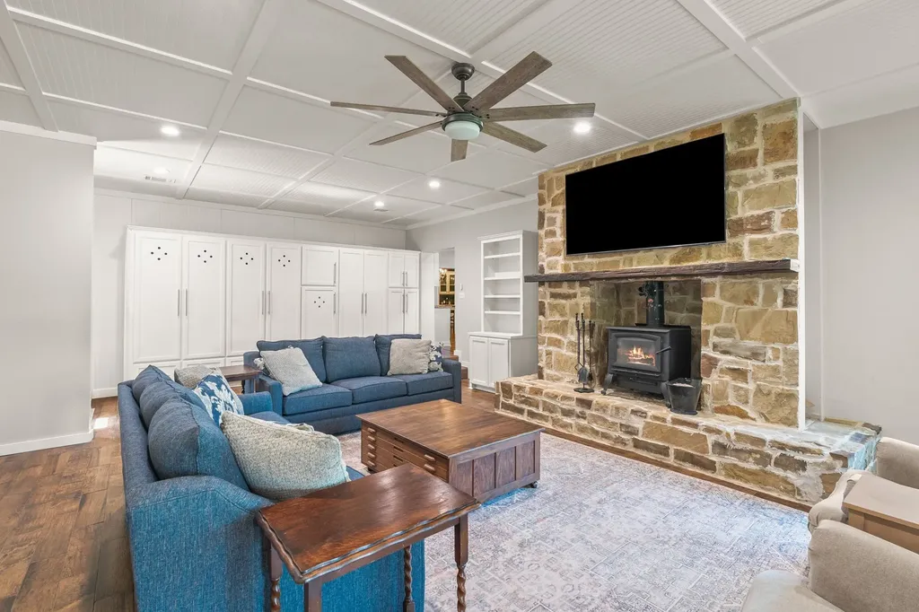 518 E College Street Gunter TX 75058