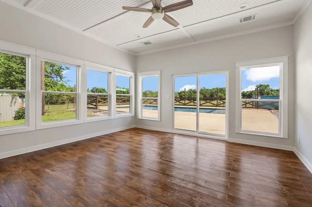 518 E College Street Gunter TX 75058