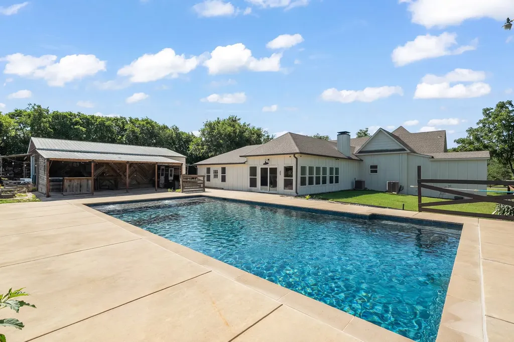 518 E College Street Gunter TX 75058