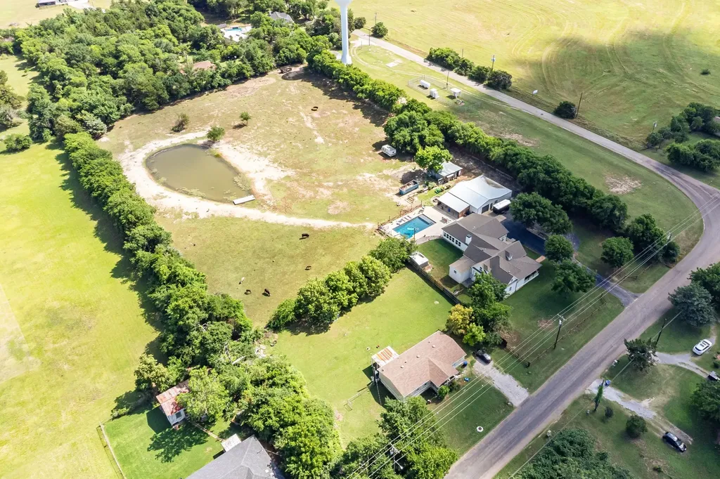 518 E College Street Gunter TX 75058
