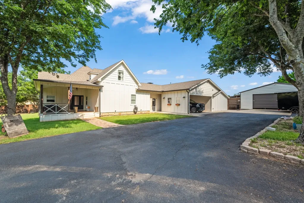 518 E College Street Gunter TX 75058