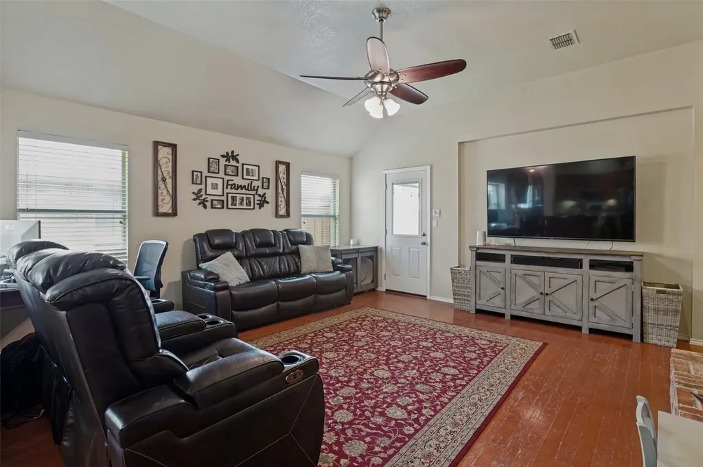 2847 Tranquilo Grand Prairie TX 75054