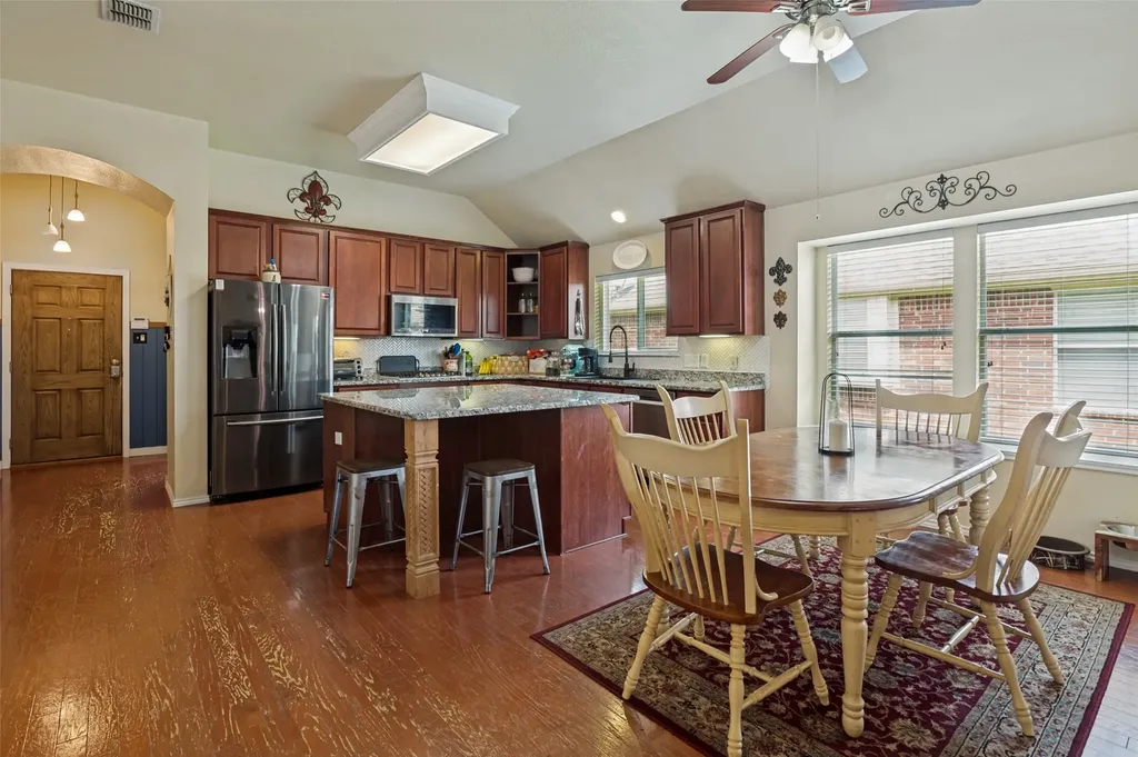 2847 Tranquilo Grand Prairie TX 75054