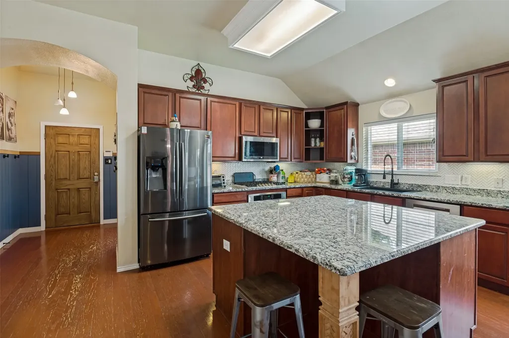 2847 Tranquilo Grand Prairie TX 75054
