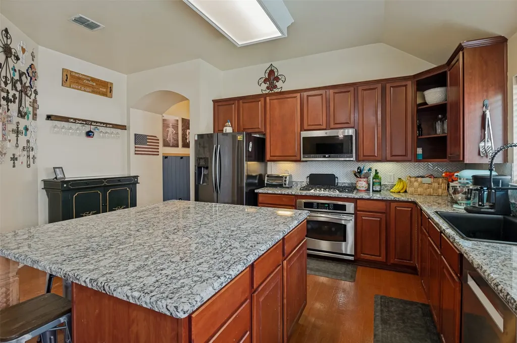2847 Tranquilo Grand Prairie TX 75054
