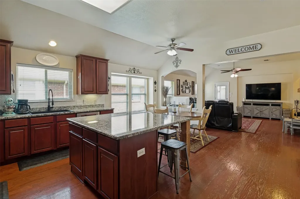 2847 Tranquilo Grand Prairie TX 75054