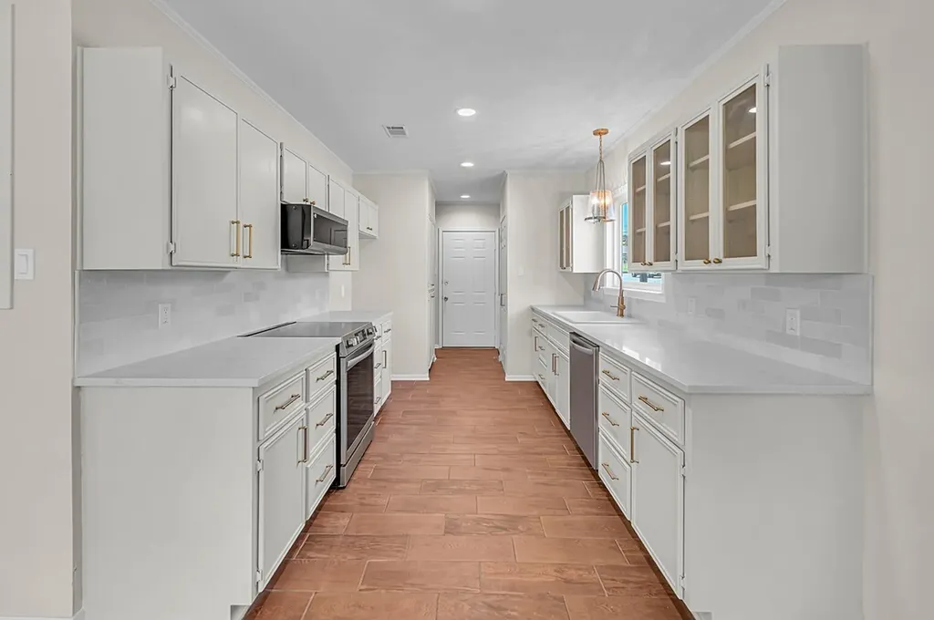 102 S Avenue Q Clifton TX 76634