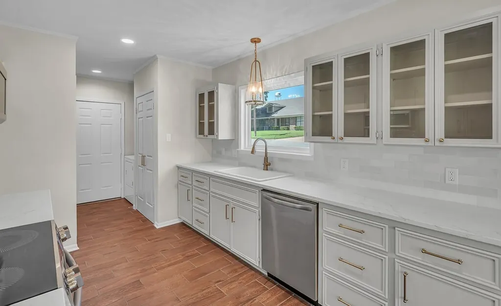 102 S Avenue Q Clifton TX 76634