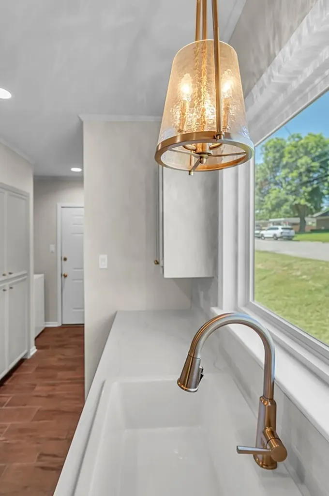 102 S Avenue Q Clifton TX 76634