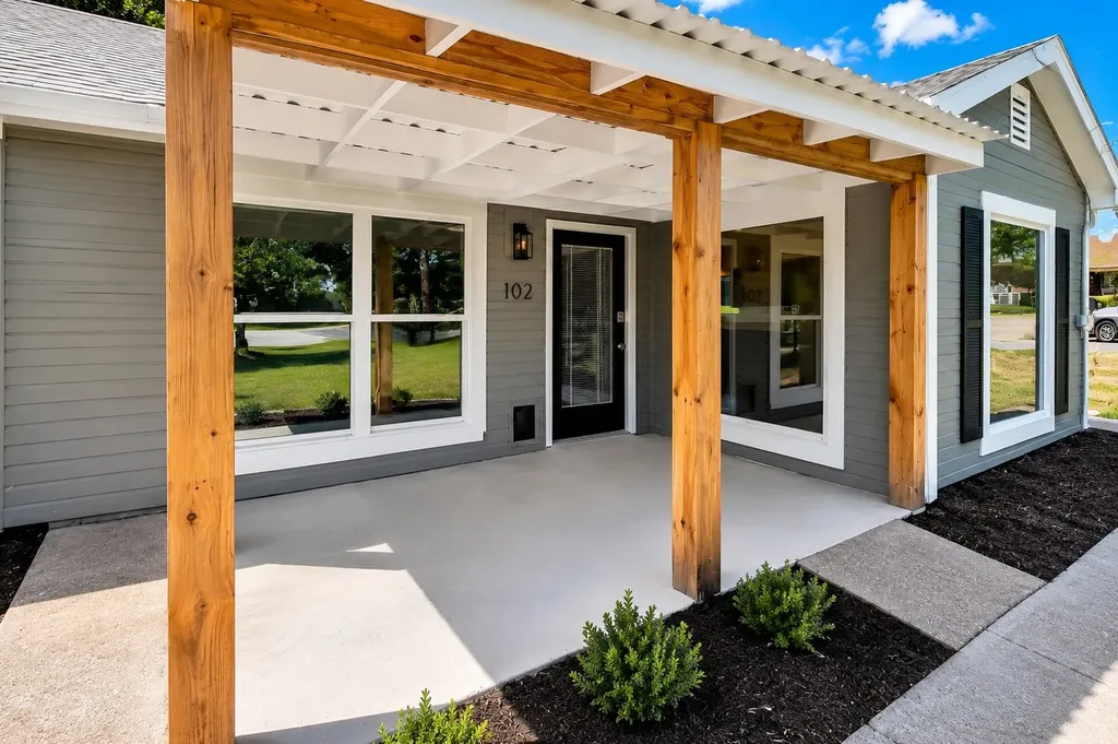102 S Avenue Q Clifton TX 76634