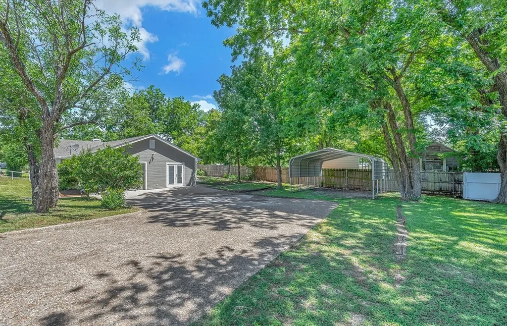 102 S Avenue Q Clifton TX 76634
