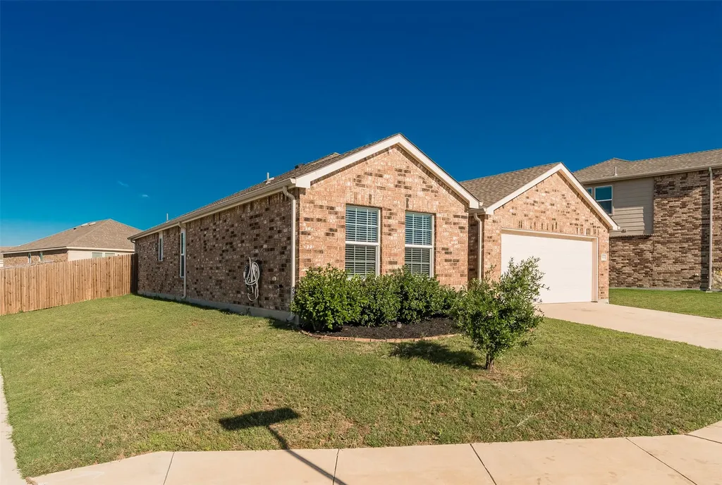 9101 Lookout Point Fort Worth TX 76179
