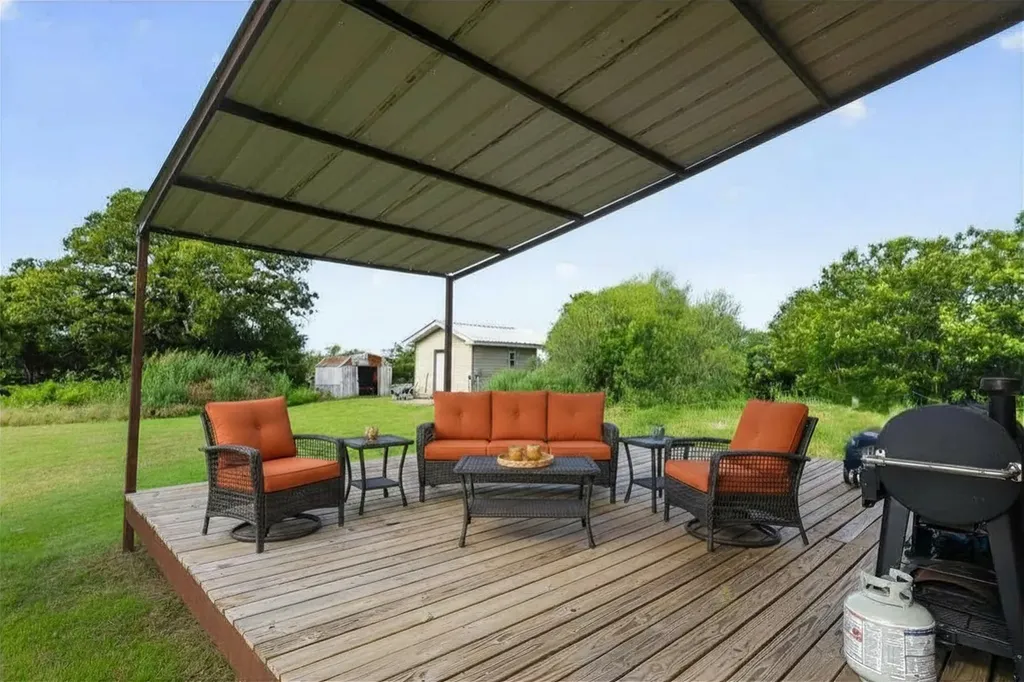 692 Plemons Drive Henrietta TX 76365