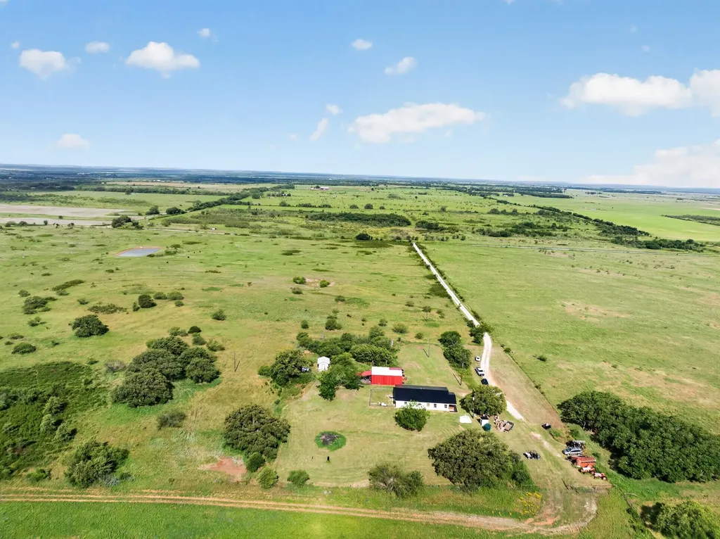 692 Plemons Drive Henrietta TX 76365
