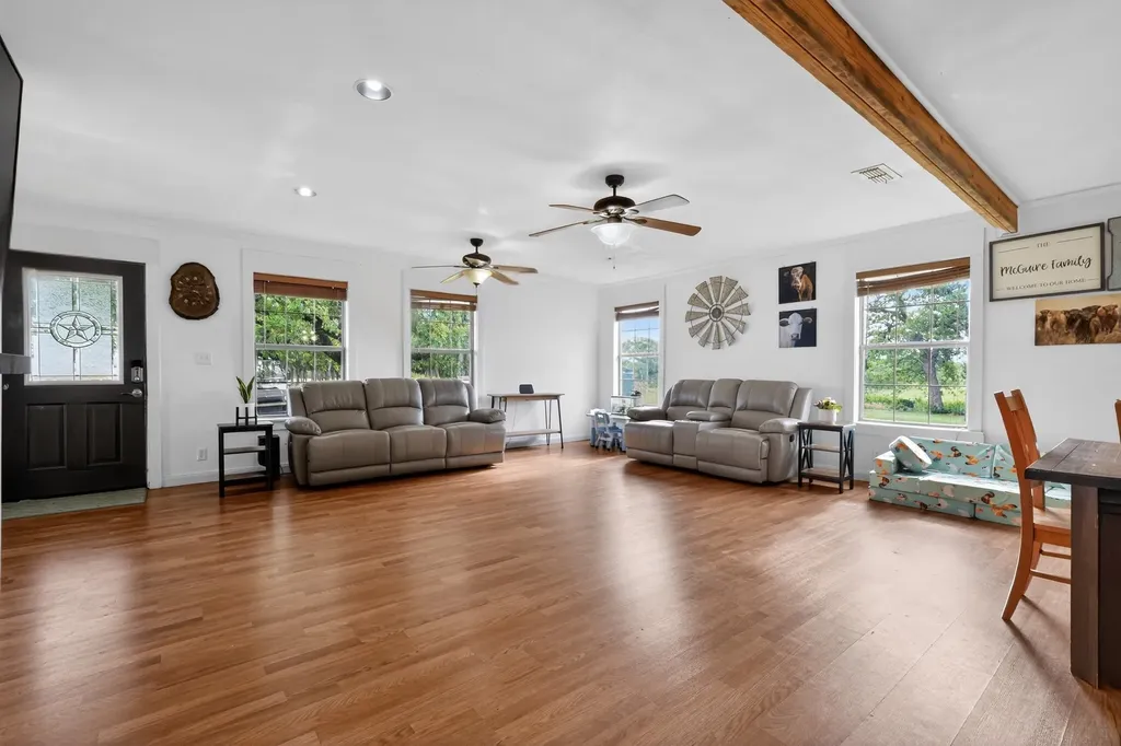 692 Plemons Drive Henrietta TX 76365