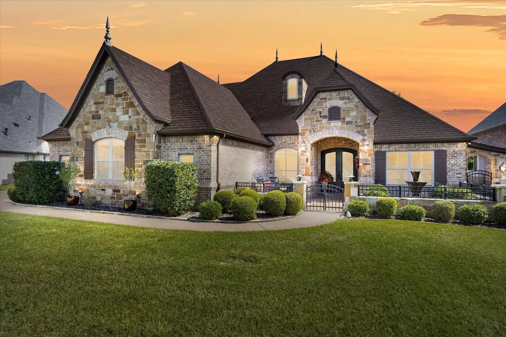 Granbury TX, 1014 Sunset Bay Court