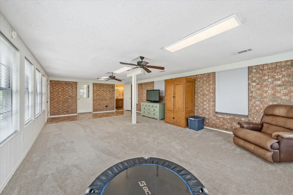 881 Vz County Road 4605 Ben Wheeler TX 75754