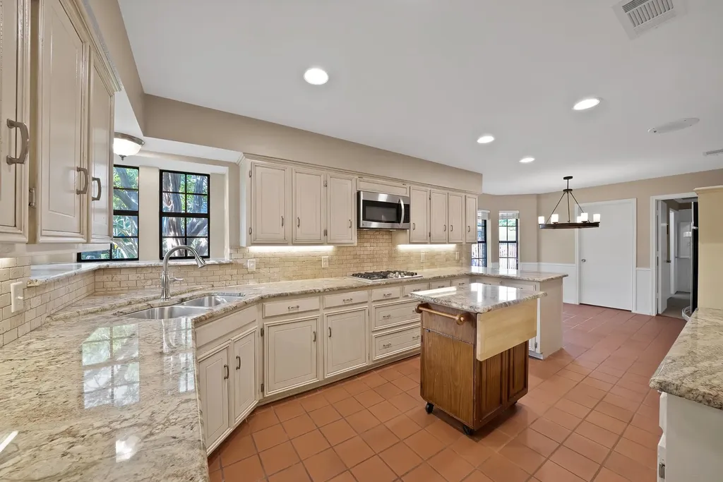 2114 Brandeis Drive Richardson TX 75082