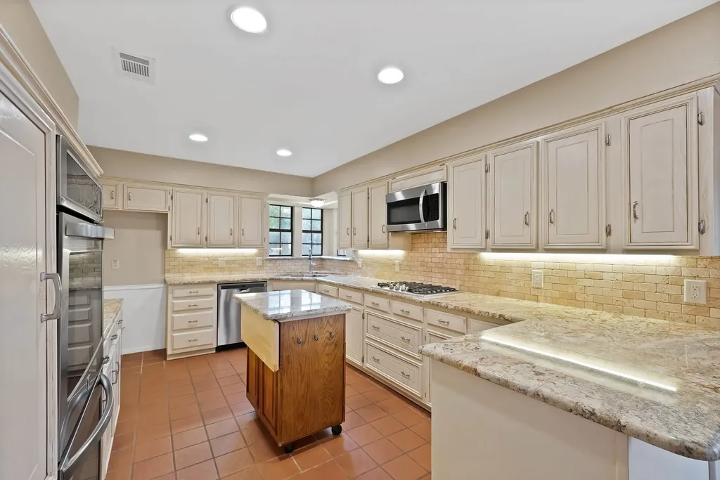 2114 Brandeis Drive Richardson TX 75082