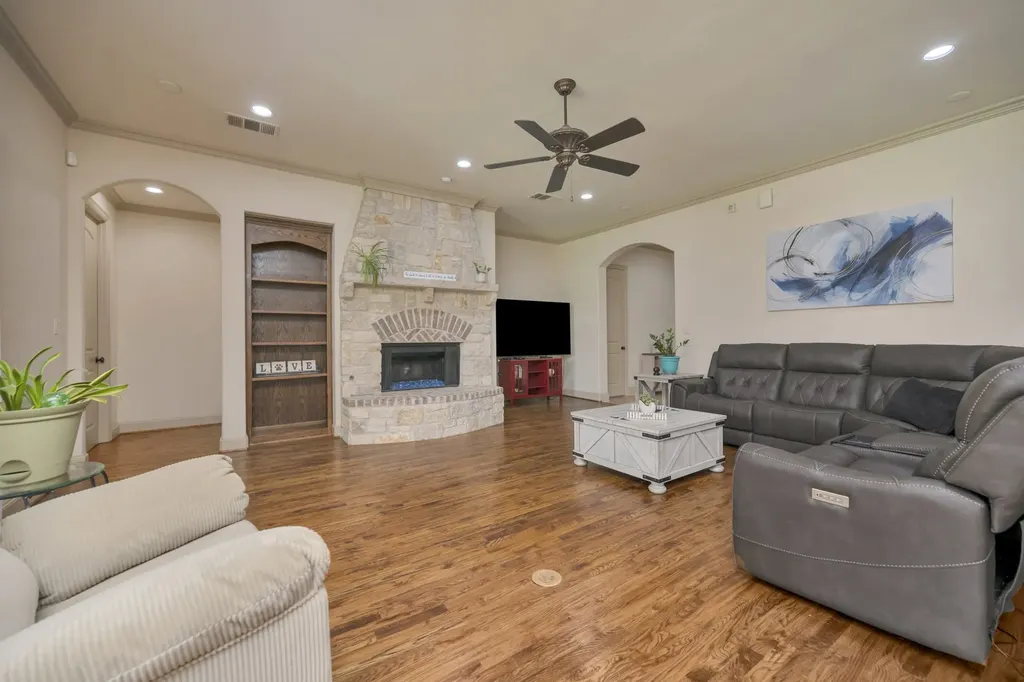 9144 Parson Drive Lantana TX 76226