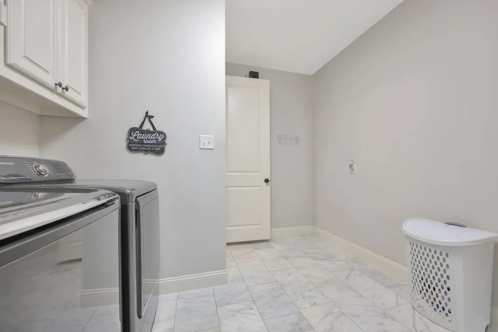 944 Highpoint Way Roanoke TX 76262