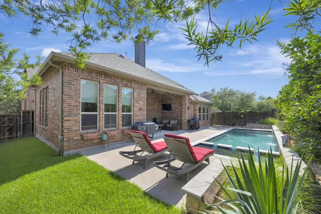 944 Highpoint Way Roanoke TX 76262