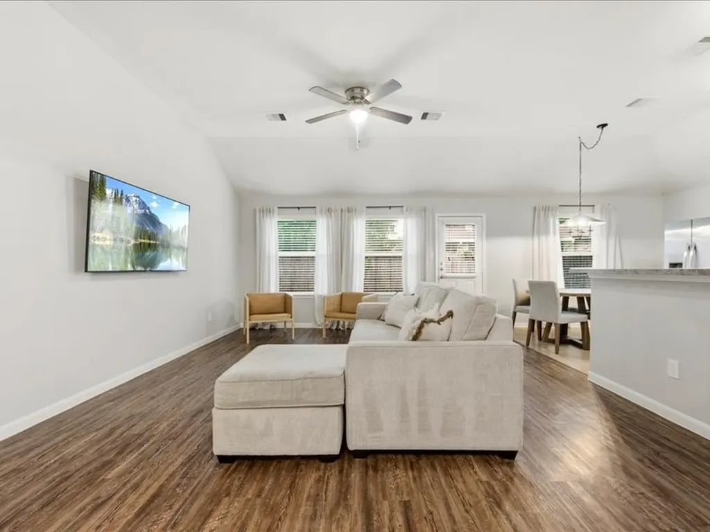 8 Shady Oak Lane Conroe TX 77304
