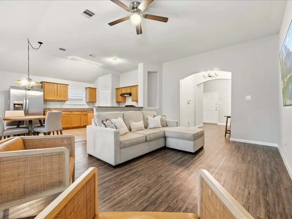 8 Shady Oak Lane Conroe TX 77304