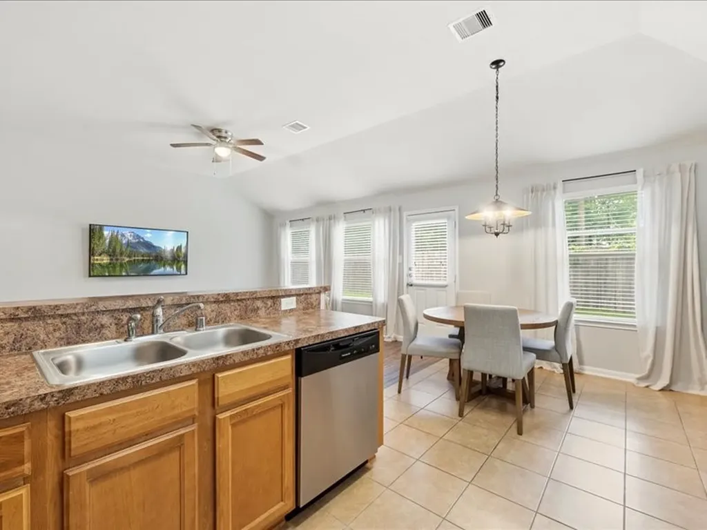 8 Shady Oak Lane Conroe TX 77304