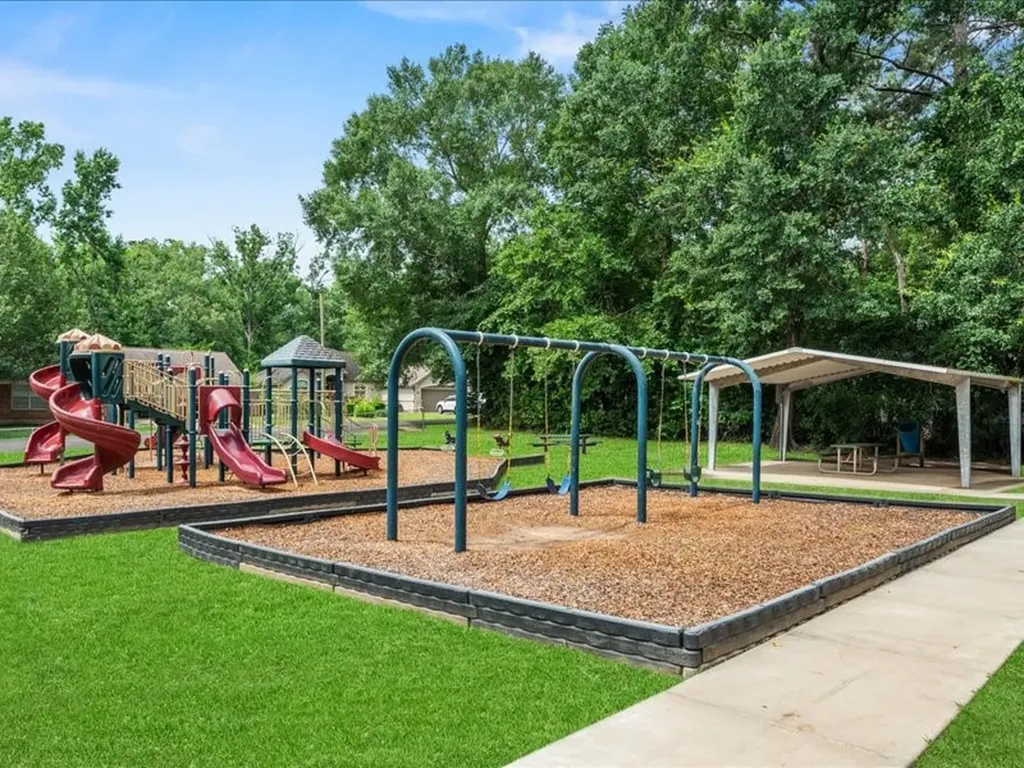 8 Shady Oak Lane Conroe TX 77304