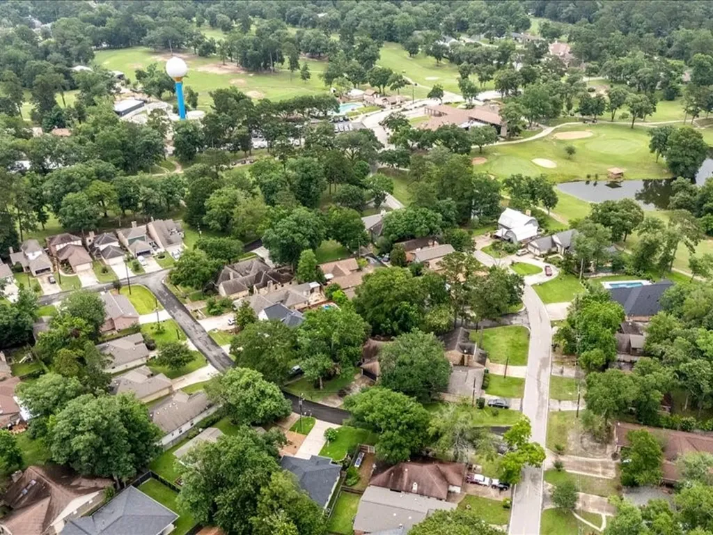 8 Shady Oak Lane Conroe TX 77304