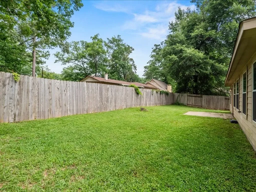 8 Shady Oak Lane Conroe TX 77304
